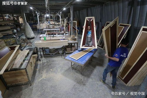 俄羅斯首都莫斯科,當(dāng)?shù)亟紖^(qū)一家殯葬業(yè)工廠的棺材生產(chǎn)線實拍 用品