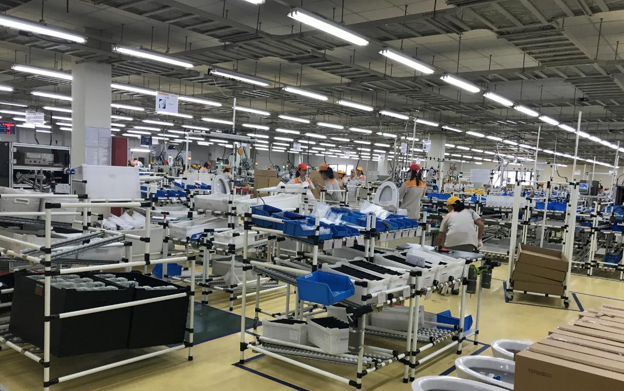 驪住lixil伊奈衛(wèi)浴現(xiàn)代化生產(chǎn)車間